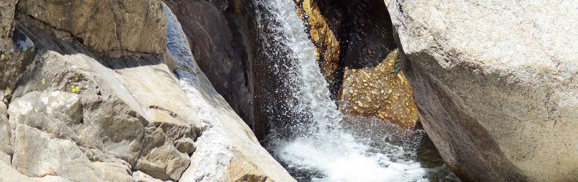 Cascade pour pratiquer le canyoning en Ardèche