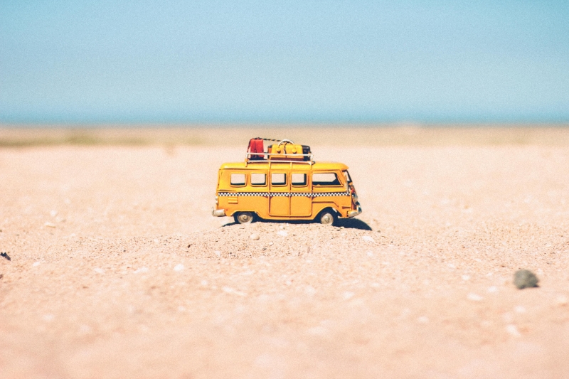 bus dans le sable